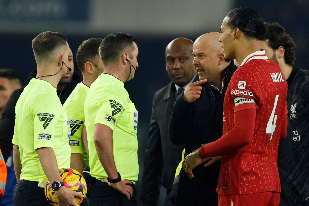 中国米兰体育-关于英超裁判判罚引发争议，赛后声讨不断的信息