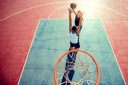 米兰体育APP官网-运动员职业发展新路径，篮球与娱乐产业跨界融合的简单介绍