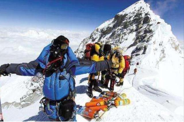 米兰体育官方网址入口-关于高原雪山徒步，深入冰雪世界的极限探险的信息