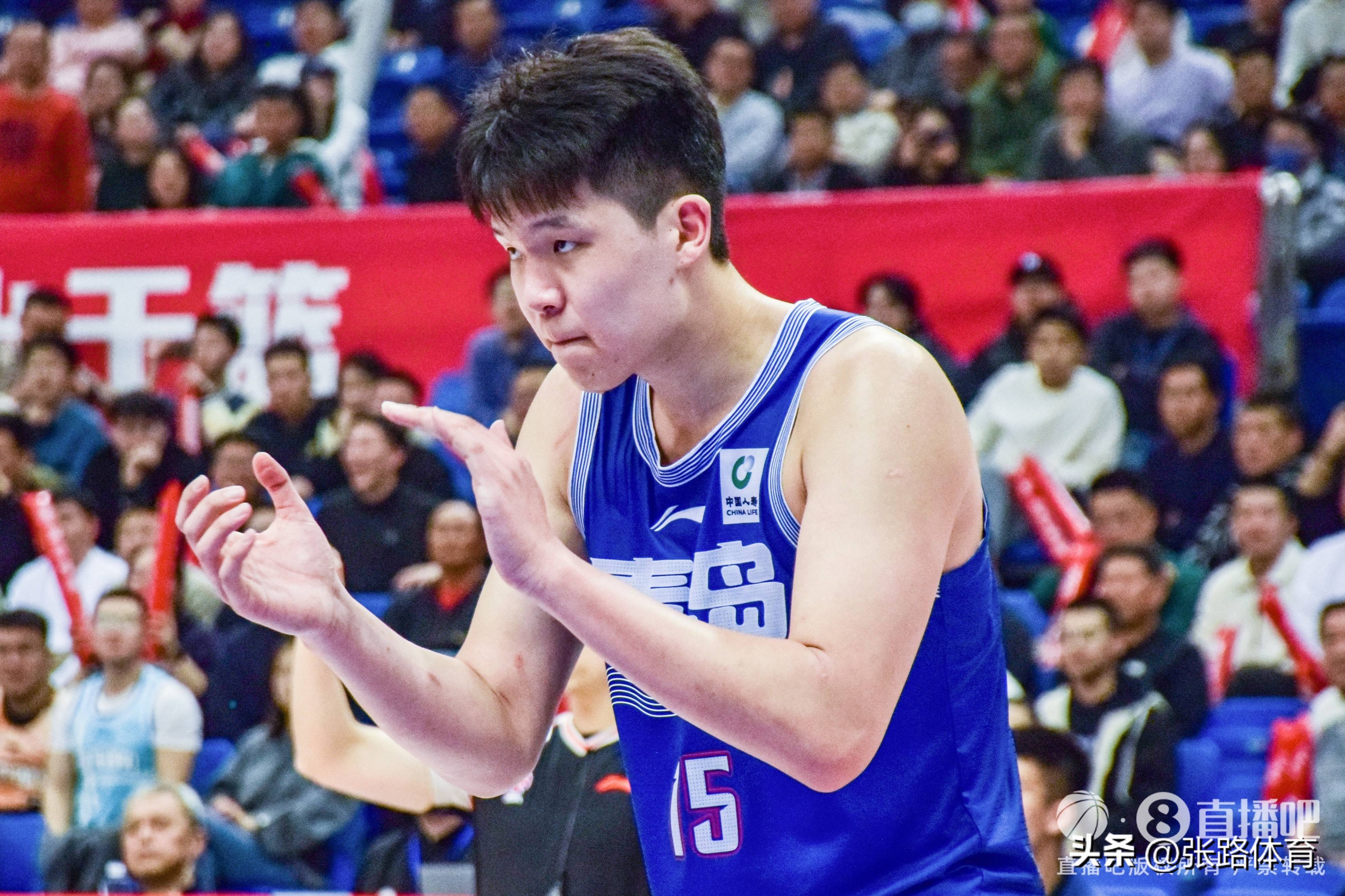 中国篮球新星崭露头角，年轻球员成为关注焦点的简单介绍
