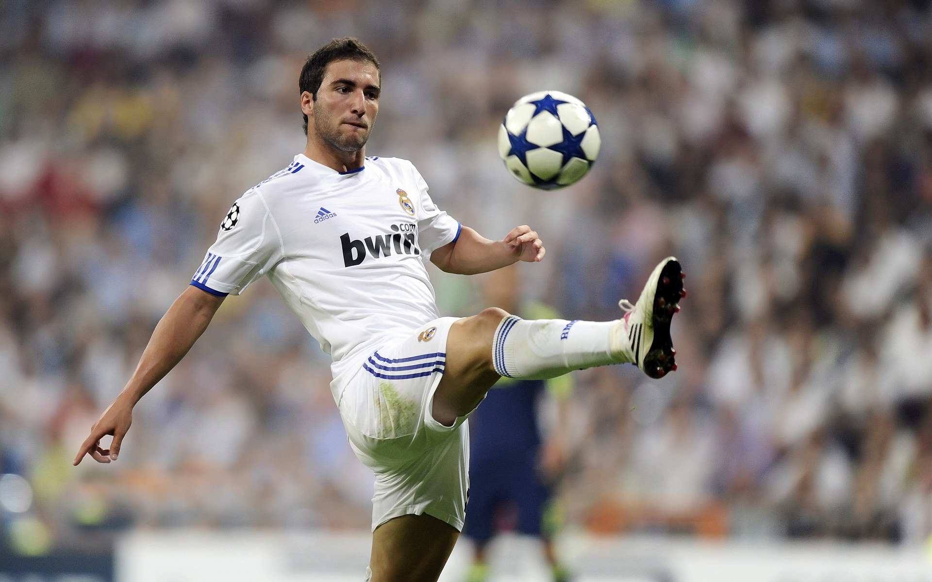 欧冠淘汰赛:预热比赛分析,谁能闯入四强?,欧冠淘汰赛规则改变