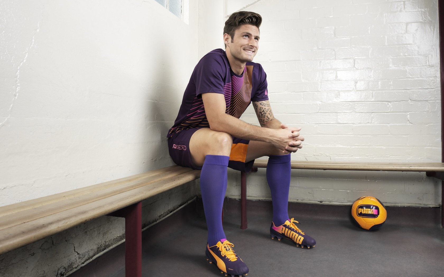 俱乐部人才流失管理缺乏机制，俱乐部人员配置