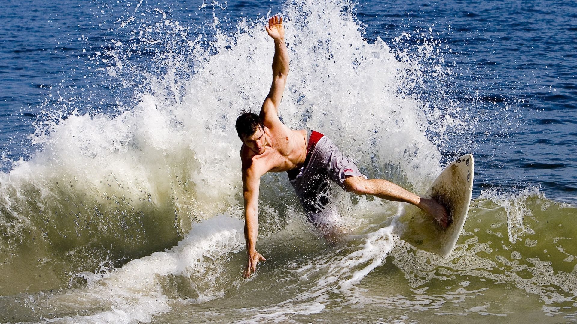 米兰体育app网址-弗朗索瓦·斯图尔特：凭借丰富经验，成为南非队稳健中场的支柱